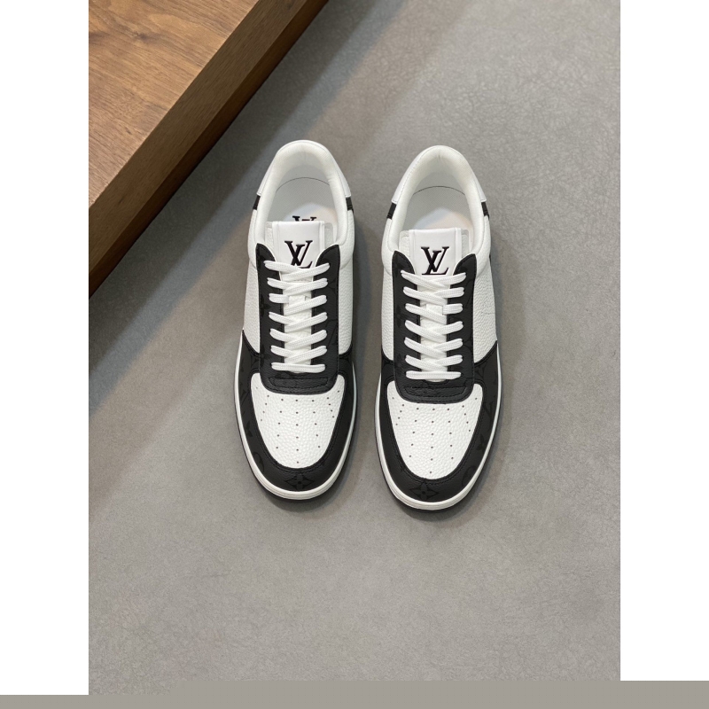 l**is V*t*n sneakers